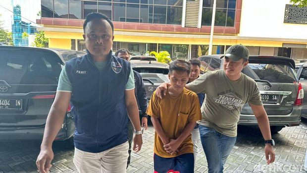 Pemilik akun TikTok yang ancam akan menembak Anies Baswedan ditangkap tim gabungan Bareskrim Polri dan Polda Jawa Timur. (Foto: dok. Istimewa)