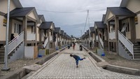 Rumah tersebut dibangun dengan teknologi Rumah Instan Sederhana Sehat (Risha).