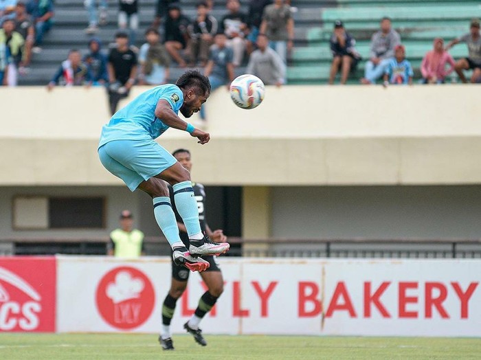 Persela Lamongan comeback saat bersua Bekasi City dalam lanjutan babak 12 besar Liga 2 2023/2024. Sempat tertinggal, Laskar Joko Tingkir berhasil menang dengan skor 3-1.