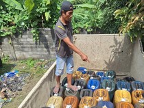 Polisi Amankan 1 Truk Bawa Ratusan Jeriken Berisi BBM Bio Solar di Langkat