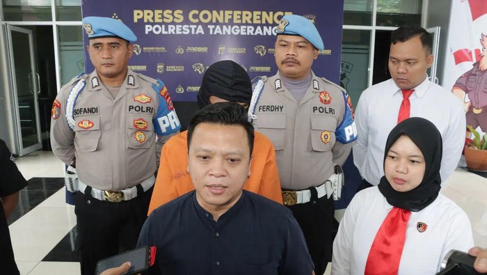 Polresta Tangerang menangkap pria yang tega memperkosa anak tirinya sendiri.