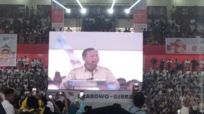 Prabowo Subianto saat menghadiri acara Konsolidasi Partai Koalisi Indonesia Maju, Relawan dan Masyarakat Sumatera di GOR Dispora Pancing, Medan, Sumatera Utara, Sabtu (13/1/2024).