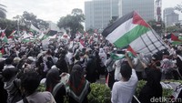 Mereka bergabung dengan jutaan pejuang kemanusiaan lainnya dalam Global Day of Action atau Aksi Protes Global menuntut penghentian genosida di Jalur Gaza, Palestina.