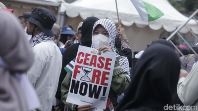 Protes Global di Jakarta, Massa Sebut Pemimpin Israel sebagai Penjahat Perang