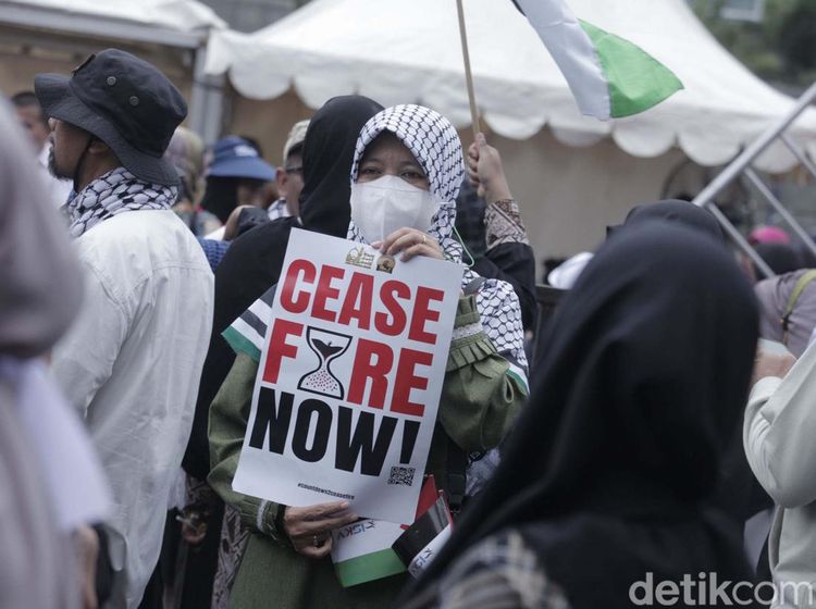 Protes Global di Jakarta, Massa Sebut Pemimpin Israel sebagai Penjahat Perang
