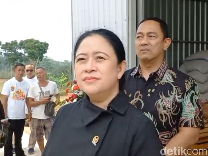 Puan Maharani saat meresmikan penggilingan padi di Mijen, Kota Semarang, Sabtu (13/1/2024).