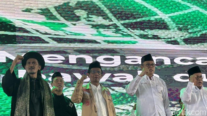 Relawan Mahfud Guru Bangsa (MGB) mendeklarasikan dukungan kepada Ganjar Pranowo dan Mahfud Md di Pilpres 2024 (Kadek/detikcom)