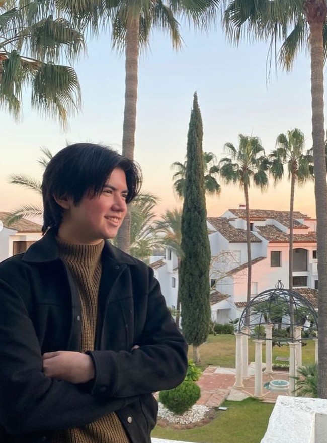 Sean sendiri sebelumnya sempat mencuri atensi kala dikabarkan berpacaran dengan putri Nikita Mirzani, Lolly. Melalu akun media sosial masing-masing, kala itu keduanya kerap memamerkan momen kebersamaan mereka. Namun kini keduanya sudah putus. Foto: Instagram/@ollaramlan