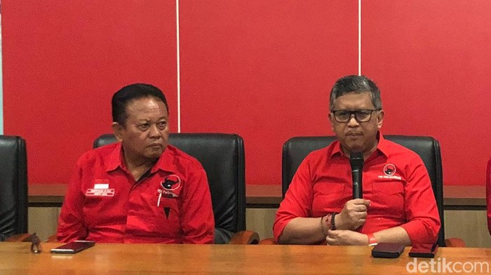 Sekjen PDIP Hasto Kristiyanto di Kantor DPD PDIP DIY, Kota Jogja, Sabtu (13/1/2024).