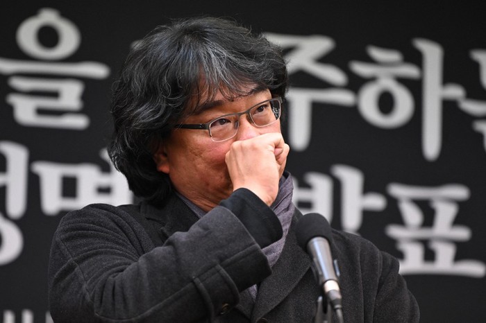 SKOREA-FILM-SUICIDE-CRIME Film director Bong Joon-ho reacts during a press conference on the death of South Korean actor Lee Sun-kyun in Seoul on January 12, 2024. Oscar-winning