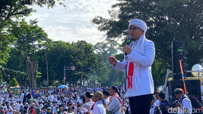 Suasana aksi bela Palestina di halaman Gedung Sate Bandung.