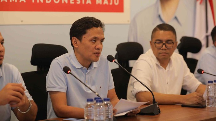 TKN Prabowo-Gibran memberikan keterangan pers terkait penembakan kader Gerindra dan ancaman penembakan Anies Baswedan. Mereka minta kasus tersebut diusut.