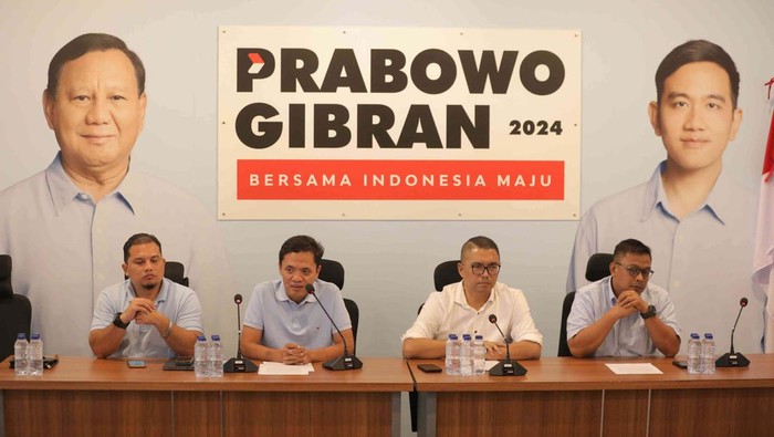 TKN Prabowo-Gibran memberikan keterangan pers terkait penembakan kader Gerindra dan ancaman penembakan Anies Baswedan. Mereka minta kasus tersebut diusut.
