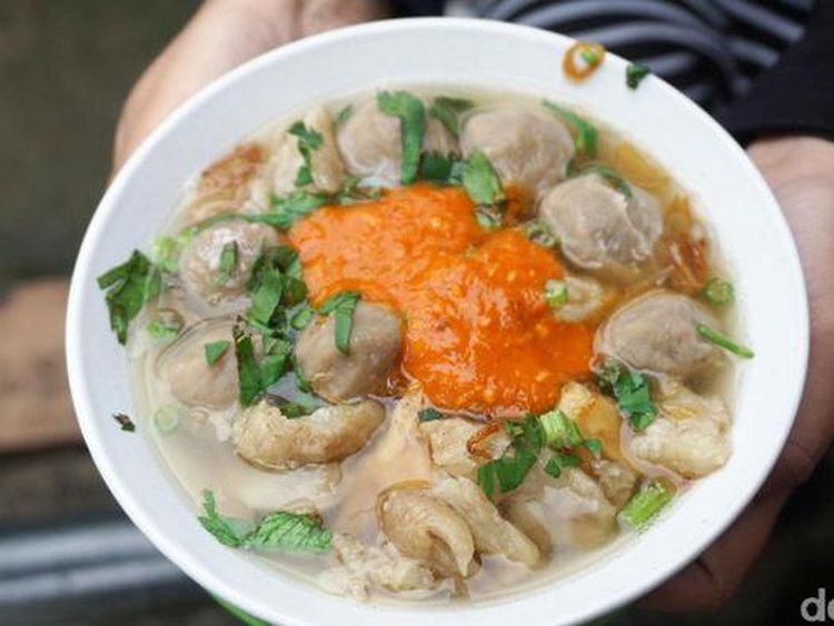 Wajib Mampir! Ini 10 Bakso Kaki Lima Legendaris yang Bikin Laper