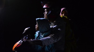 Warga Terdekat dengan Gunung Marapi Mulai Mengungsi