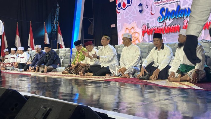 Cawapres nomor 3, Mahfud Md  menghadiri salawat persatuan di Lamongan, Jawa Timur. (Kadek-detikcom)