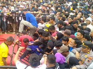 Sederet Fakta Kericuhan Festival Durian di Alun-alun Kajen Pekalongan