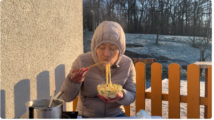 YouTuber masak Indomie rebus dengan suhu -10 derajat Celcius