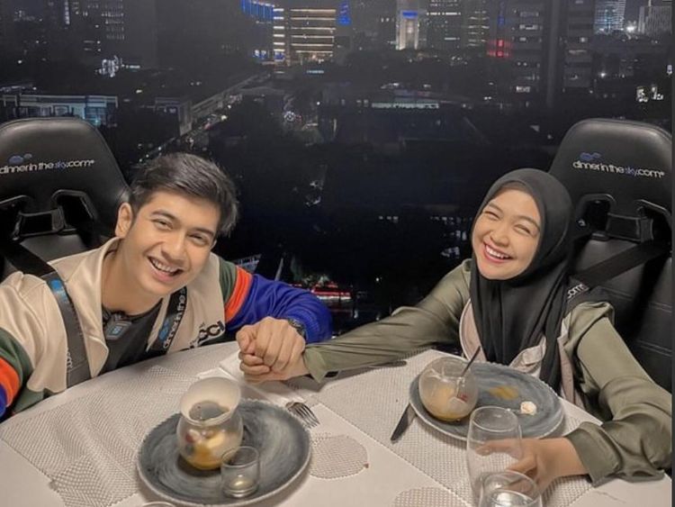 Intip Lagi Momen Romantis Teuku Ryan dan Ria Ricis Saat Makan Bersama