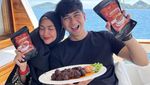 Intip Lagi Momen Romantis Teuku Ryan dan Ria Ricis Saat Makan Bersama