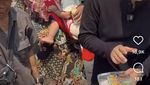 Intip Lagi Momen Romantis Teuku Ryan dan Ria Ricis Saat Makan Bersama