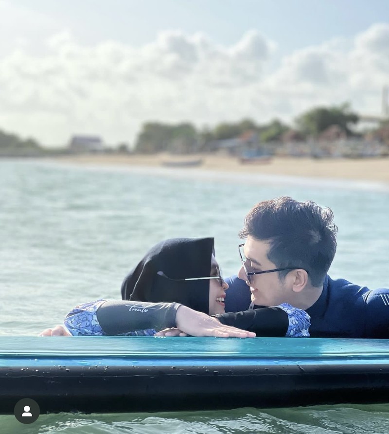 Intip Lagi Momen Romantis Teuku Ryan dan Ria Ricis Saat Makan Bersama