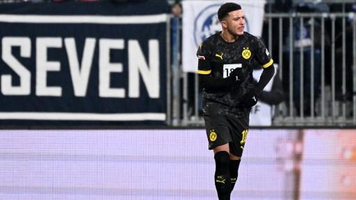Dortmunds English forward #10 Jadon Sancho celebrates his teams second goal during the German first division Bundesliga football match between SV Darmstadt 98 v Borussia Dortmund in Darmstadt, western Germany on January 13, 2024. (Photo by Kirill KUDRYAVTSEV / AFP) / DFL REGULATIONS PROHIBIT ANY USE OF PHOTOGRAPHS AS IMAGE SEQUENCES AND/OR QUASI-VIDEO