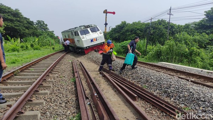 KA Pandalungan anjlok di emplasemen Stasiun Tanggulangin. PT Kereta Api Indonesia (Persero) Daerah Operasi 8 Surabaya menyampaikan permohonan maaf atas terganggunya pelayanan akibat peristiwa tersebut.