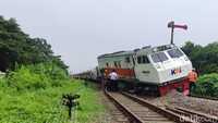 Jalur KA untuk sementara tidak dapat dilalui akibat kecelakaan tersebut. KAI saat ini sedang berusaha melakukan upaya evakuasi rangkaian KA Pandalungan tersebut.
