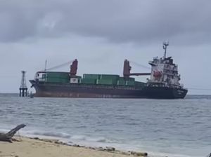 Kapal Kargo Tabrak Karang di Perairan Pulau Samalona Makassar Diduga Lalai