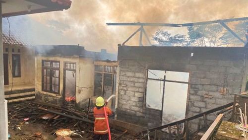 Rumah Wayan Mandra di Banjar/Desa Sebudi, Kecamatan Selat, Kabupaten Karangasem, hangus terbakar, Minggu (14/1/2024). (Istimewa)