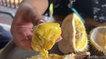 Serunya Keliling Kebun Durian hingga Cicip Durian Premium D24 di Depok