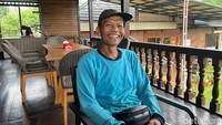 Ini dia bapak Gunawan selaku pengelola kebun durian. Menurut Pak Gunawan, kebun ini sudah ada sejak 1990-an. Namun, mulai aktif ditanami varietas durian pada 2005. Foto: Detikcom / Atiqa Rana