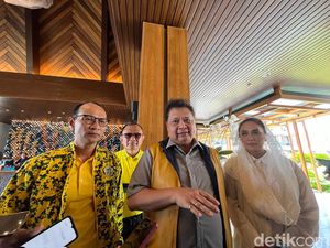 Respons Isu Pemakzulan Jokowi, Airlangga: Partai Pendukung Pemerintah 85 Persen