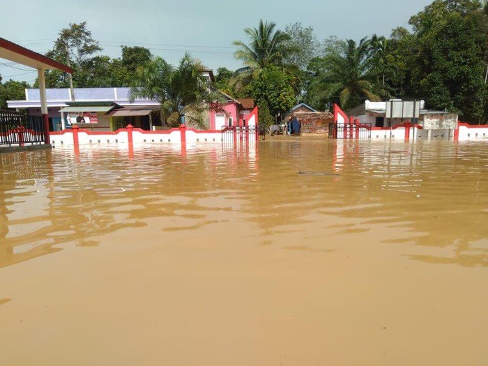 Kondisi sekolah yang terendam banjir di Muratara