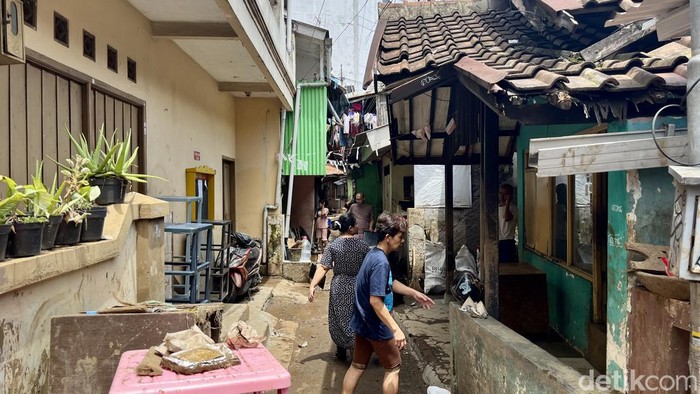 Kondisi warga Braga, Kota Bandung pasca banjir pada Minggu (14/1/2024)