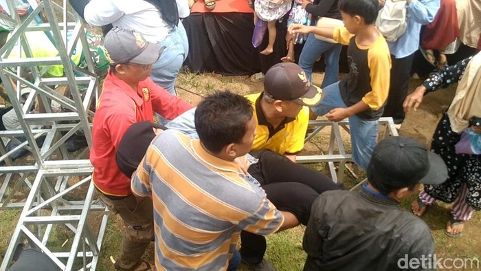 Korban festival durian di Kanjen, Pekalongan dievakuasi.