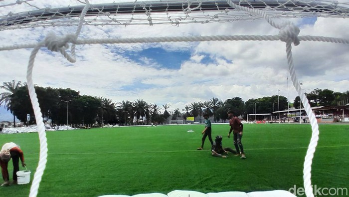 Melihat Rumput Standar Fifa Lapang Sor Merdeka Garut