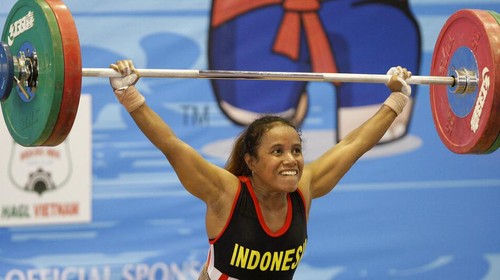 Lisa Rumbewas of Indonesia competes in the snatch category of the womens 58-kilogram weightlifting final at the 25th Southeast Asian Games in Vientiane, Laos, Friday, Dec. 11, 2009. (AP Photo/Sakchai Lalit)