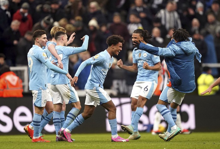 Manchester Citys Oscar Bobb celebrates scoring his sides third goal of the game, during the English Premier League soccer match between Newcastle United and Manchester City, at St. James Park, in Newcastle upon Tyne, England,  Saturday, Jan. 13, 2024. (Owen Humphreys/PA via AP)