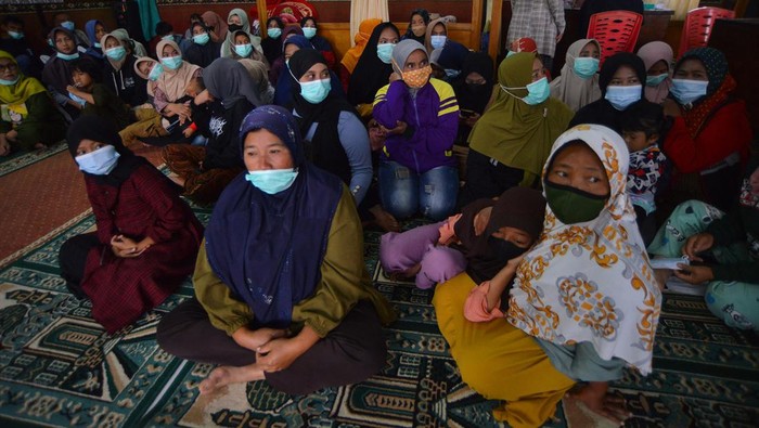 Melihat Kondisi Pengungsi Gunung Marapi Gunung Marapi di Sumatra Barat kembali erupsi pada Sabtu (13/1/2024) lalu. Warga pun memilih mengungsi karena khawatir dengan aktivitas gunung yang meningkat.