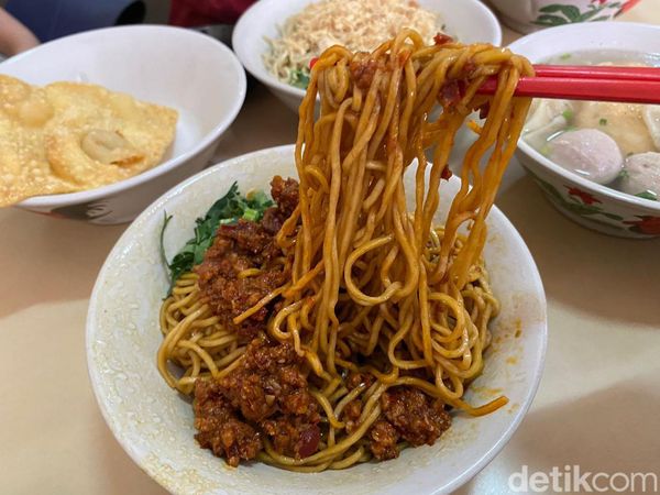 Yamin dan Mie Rica yang Lezat dari Bakmi Legendaris di Bandung