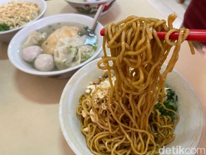 Ngumpet di Gang Luna, Bakmi Legendaris Ini Eksis Selama 60 Tahunan
