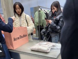 Momen Lisa BLACKPINK & Mina TWICE Shopping, Reuni Geng Idol 97 Liners