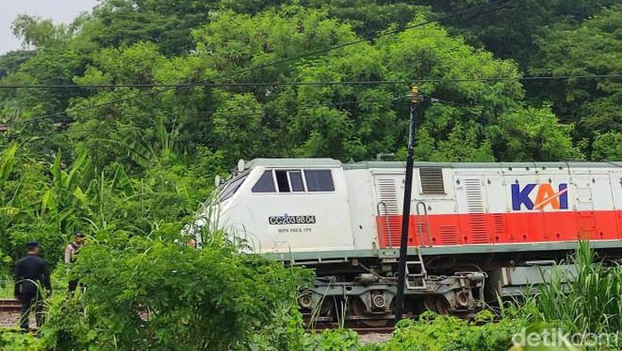 Kereta Api Pandalungan relasi Gambir-Surabaya-Jember anjlok di Desa Tanggulangin, Sidoarjo. Lokasi anjlok hanya ratusan meter dari Stasiun Tanggulangin, Minggu (14/1/2024).