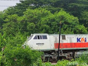 Penumpang KA Pandalungan yang Anjlok Diantar ke Stasiun Tujuan dengan Bus