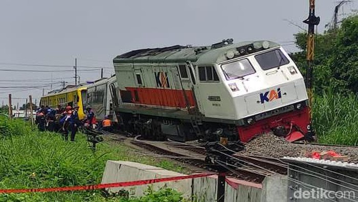 Kereta Api Pandalungan relasi Gambir-Surabaya-Jember anjlok di Desa Tanggulangin, Sidoarjo. Lokasi anjlok hanya ratusan meter dari Stasiun Tanggulangin, Minggu (14/1/2024).