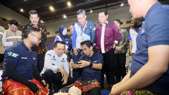 Pj Gubernur Sumsel Agus Fatoni menyaksikan kompetisi code blue yang digelar Perdatin Sumsel.