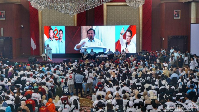 Prabowo Subianto dalam kegiatan Konfederasi Serikat Pekerja Nusantara (KSPN) di Hotel Sutan Raja Soreang, Kabupaten Bandung, Minggu (14/1/2024).