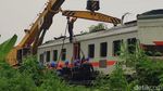 Proses Evakuasi KA Pandalungan Anjlok Libatkan Crane Dari Solo